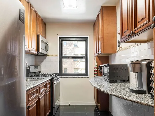 34-10 94th St #3D, Jackson Heights, NY 11372