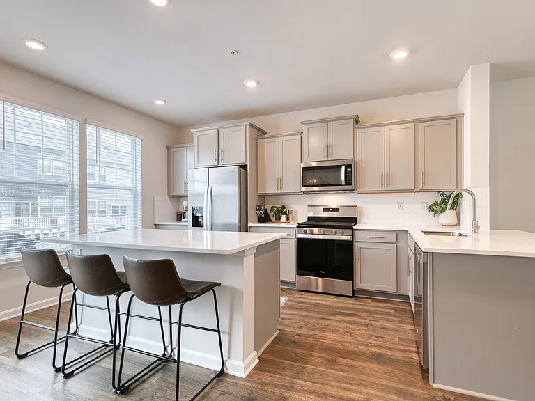 2050 Hinshaw Dr — Photo 21