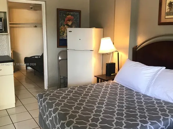 26 Diplomat Pkwy #2233, Hallandale, FL 33009