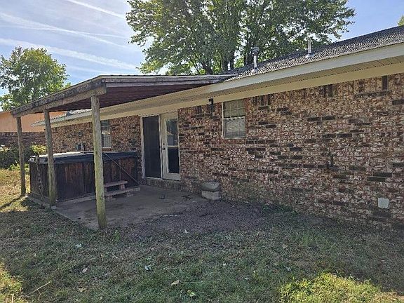 3rd image of 1825 Southridge Dr