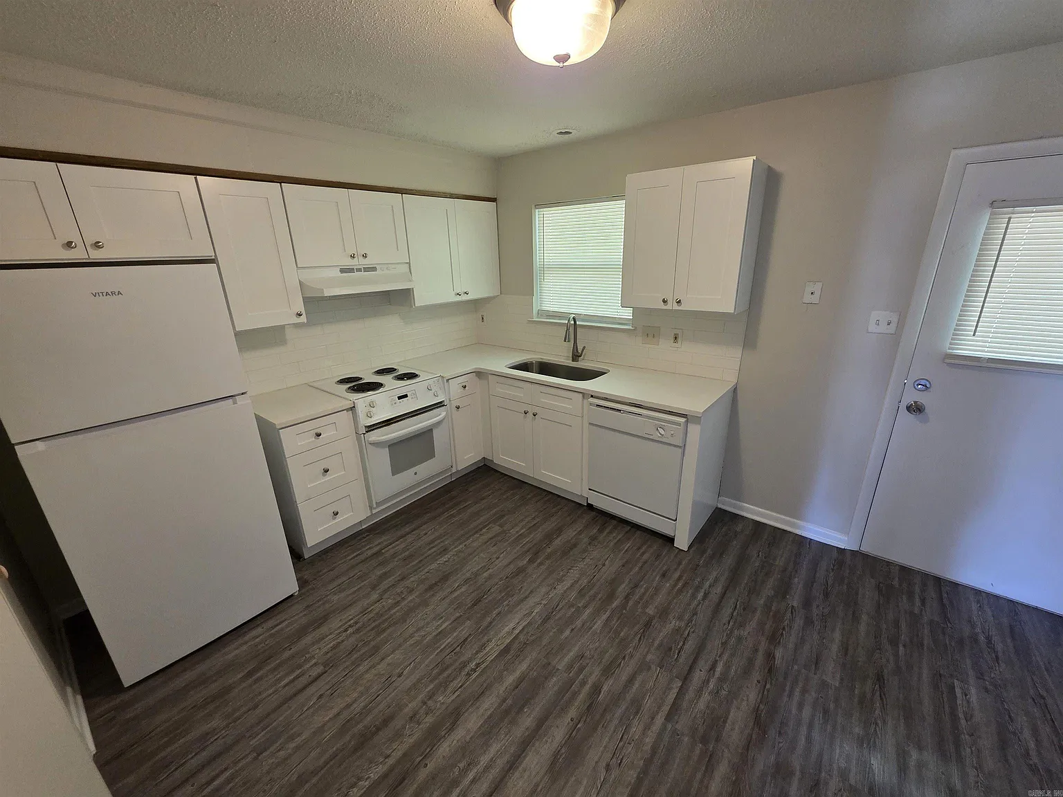 2 bed, 1.0 bath, 927 sqft, $825 — Photo 3