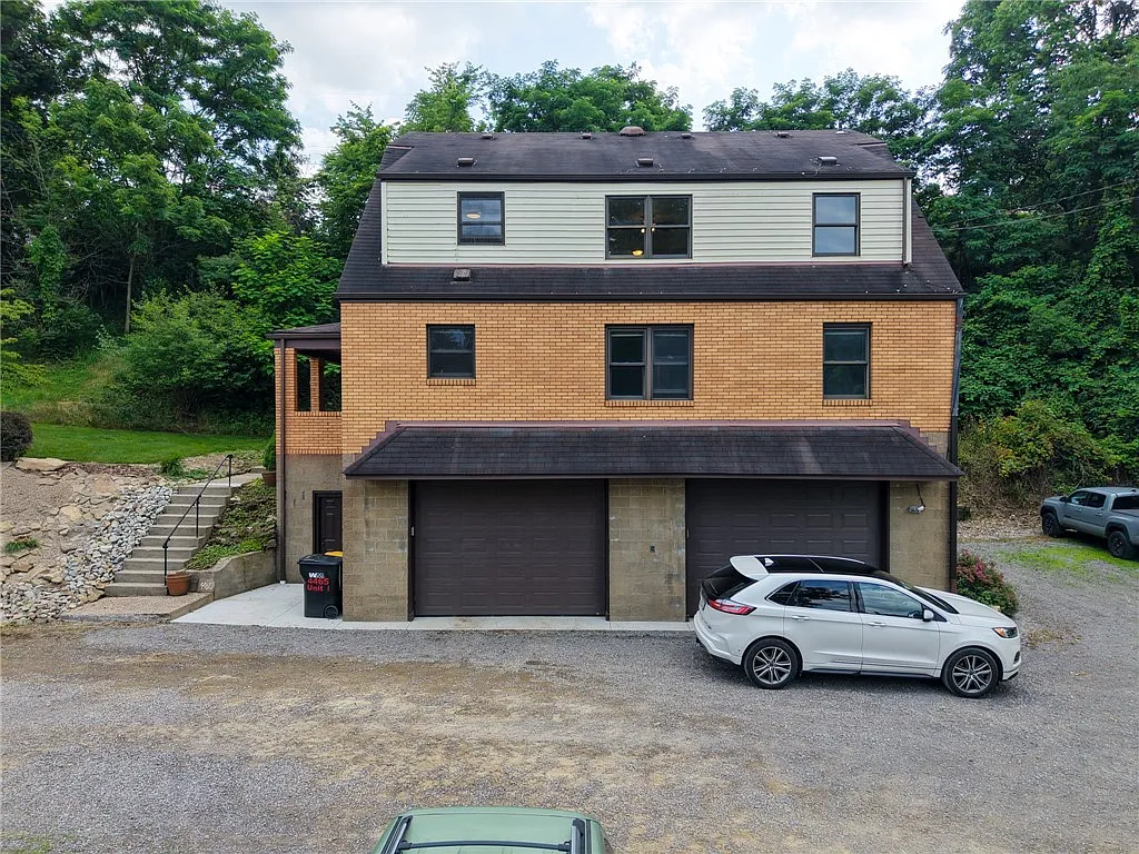 3 bed, 3515 sqft, $1,850 — Photo 2