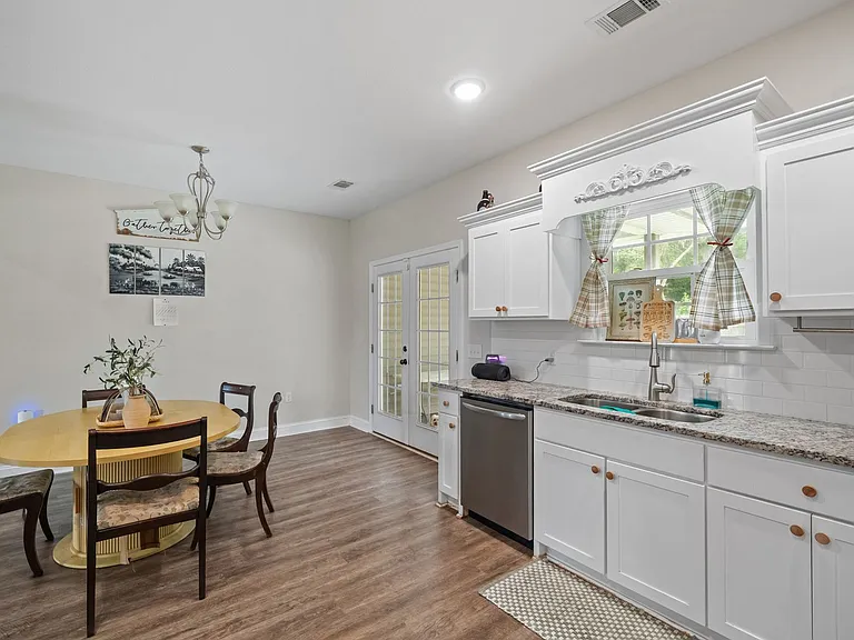 118 Clay St NE — Photo 15