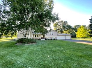 2S920 Hickory Ln, Batavia, IL 60510