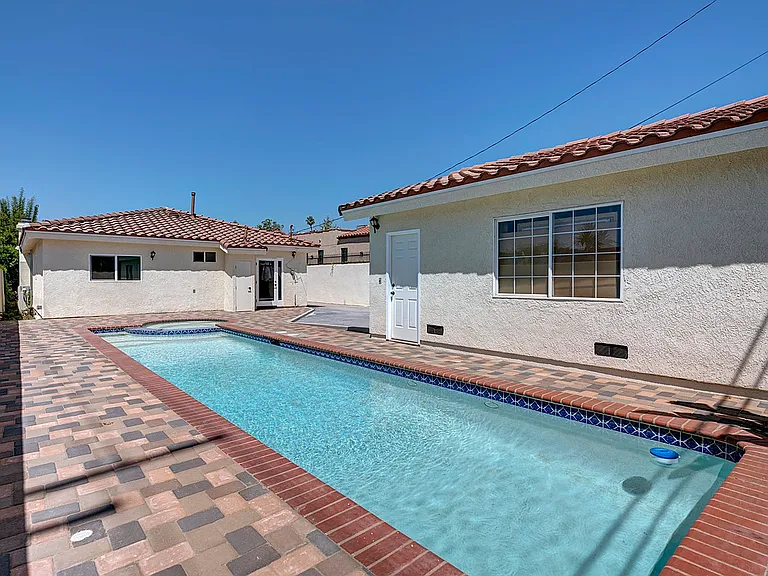712 N Vista St — Photo 25