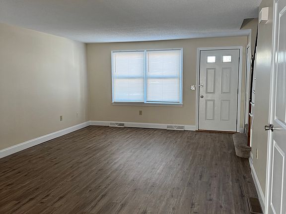 3rd image of 5 Saint Marc Cir #D5