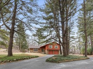 W317S679 Robin Ln, Delafield, WI 53018