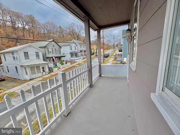 2nd image of 467 Goethe St