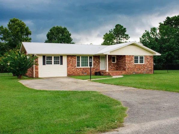 415 W Pine St, Andrews, SC 29510