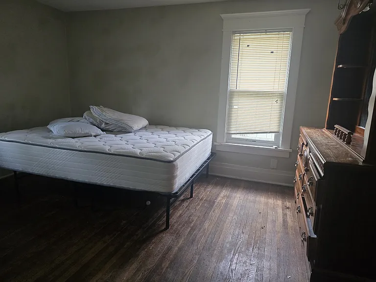 142 Englewood Ave — Photo 8