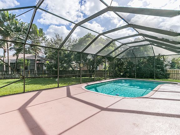 3rd image of 6715 NW 43rd Pl