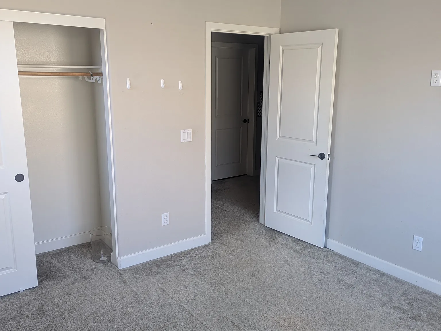 4 bed, 1977 sqft, $1,200 — Photo 1