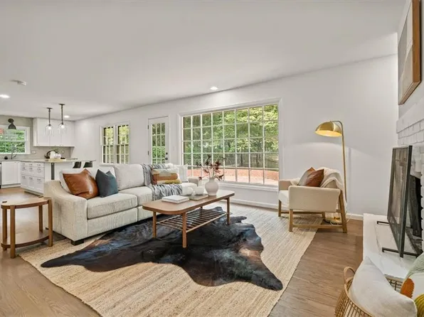 8101 Rosewood Dr, Prairie Village, KS 66208