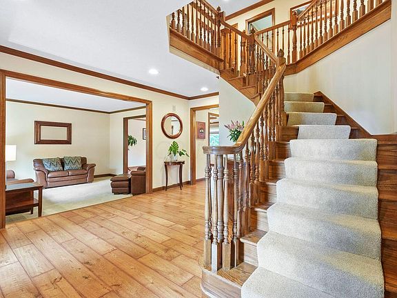 5th image of 817 Weston Park Dr