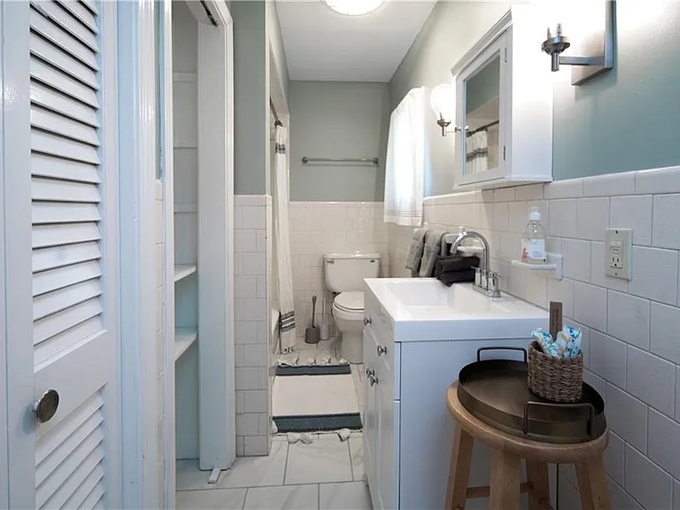 534 Aquidneck Ave #A — Photo 40