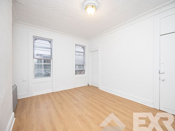 4th image of 413 Stanhope St Floor 3