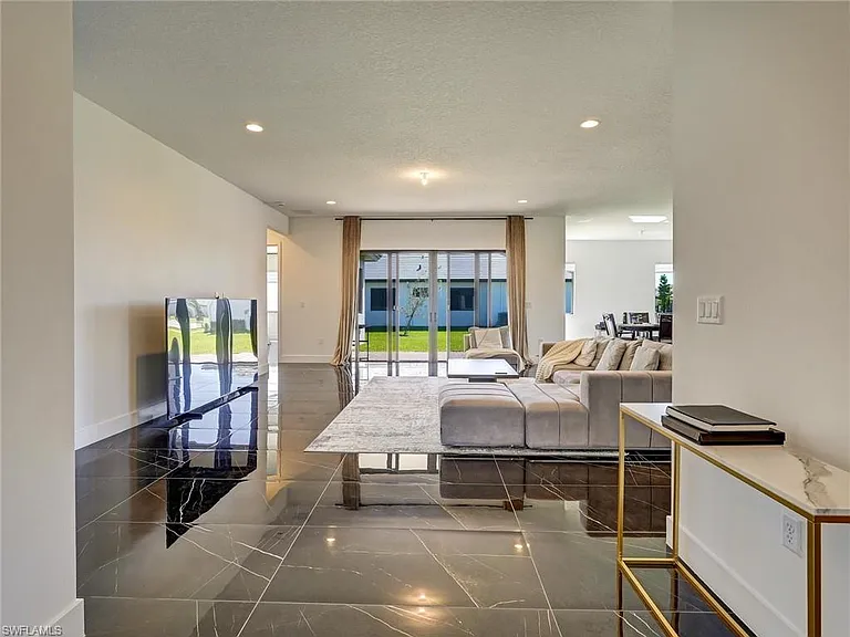 5126 Penella Ave — Photo 2