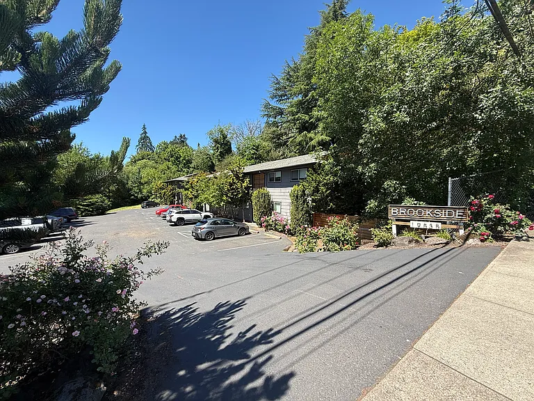 19535 River Rd #5 — Photo 11