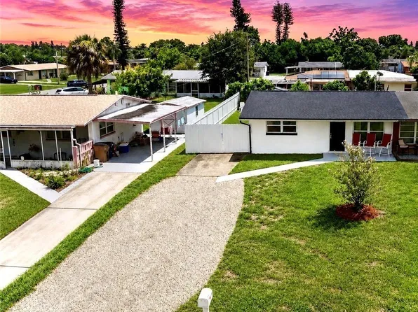 1104 Vineyard St, Lehigh Acres, FL 33936