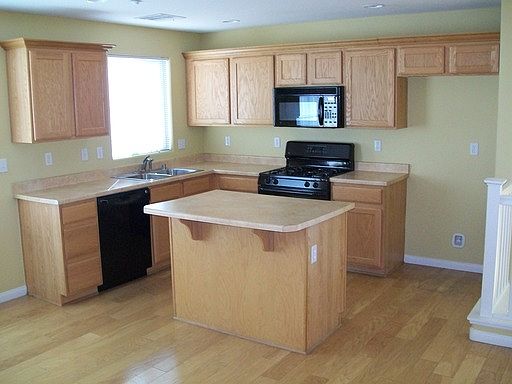 3rd image of 4761 Priory Gardens St