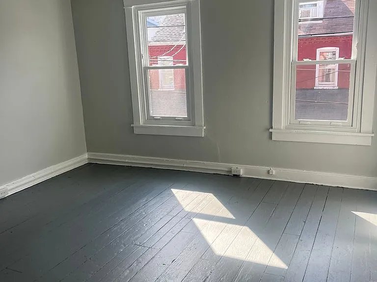 418 1/2 Howard Ave — Photo 4