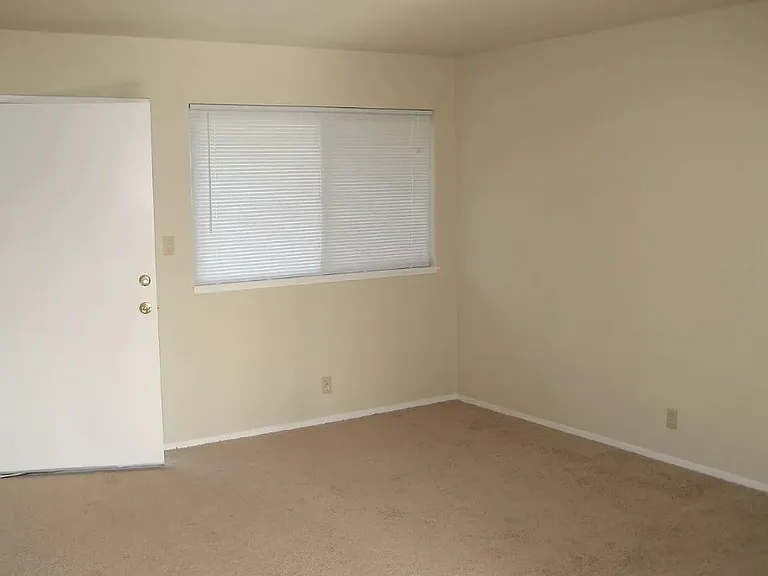 3216 Cadillac Dr #10 — Photo 2