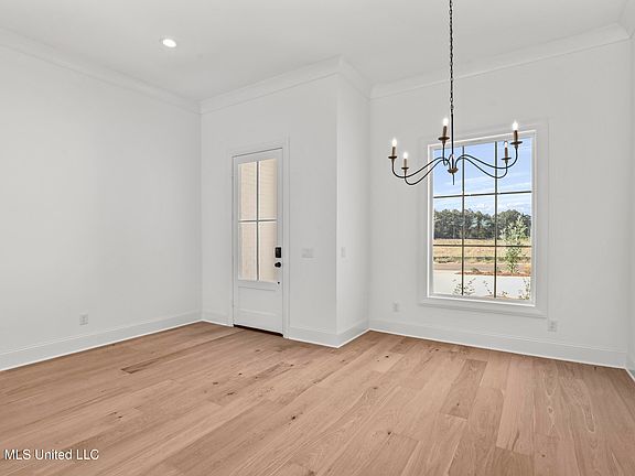 3rd image of 400 Erickson Ln