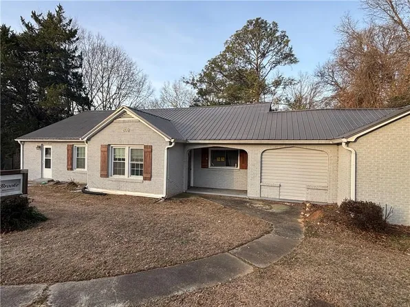 802 N Park St, Carrollton, GA 30117