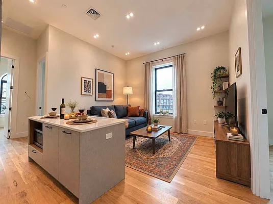 Living room, photo 2