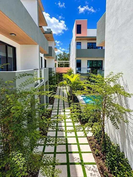 Brickell Eight — Photo 2