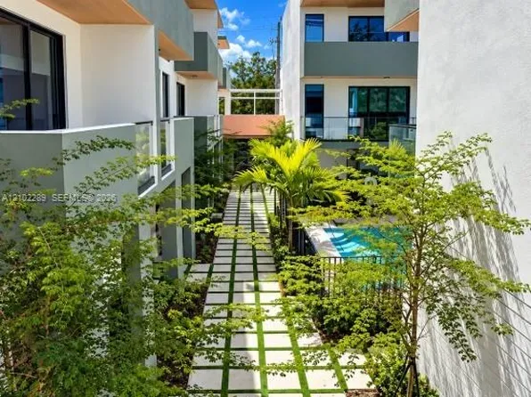 721 SW 11th St, Miami, FL