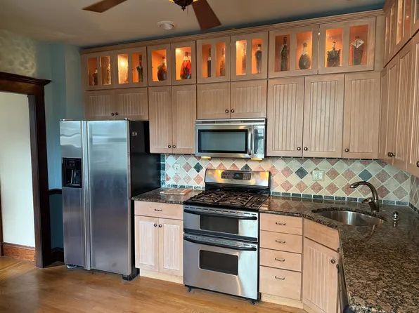 18 Highland Ct, Huntington, NY 11743