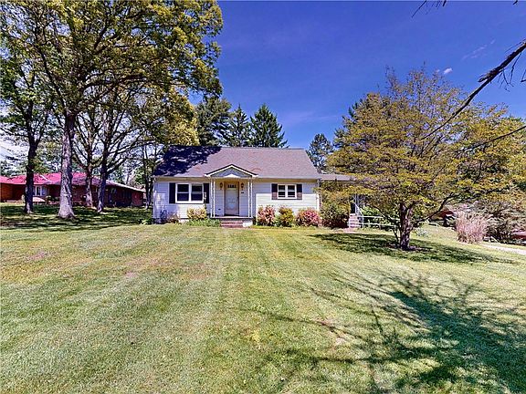 3rd image of 140 Evergreen Dr