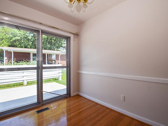 5th image of 308 Eugene Dr NW