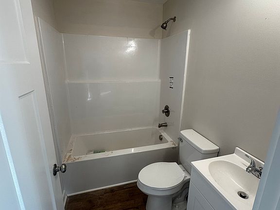4th image of 1305 Walker St