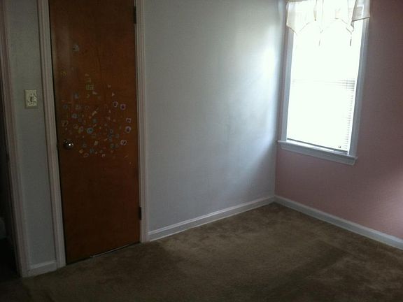 4th image of 18200 Edinboro Ave