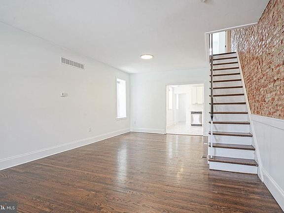 3rd image of 4826 Greenway Ave