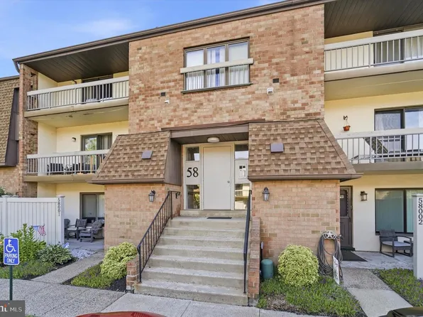 58201 Delaire Landing Rd #201, Philadelphia, PA 19114