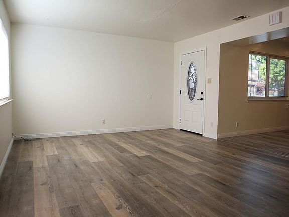 2nd image of 1226 Flora Ave