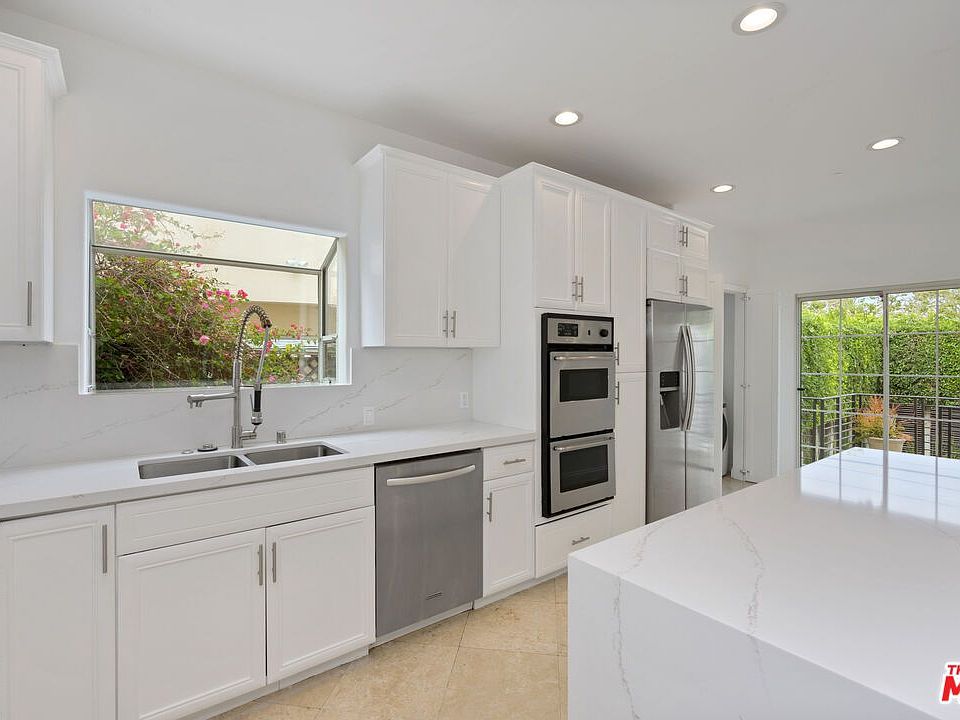 1st image of 272 S Palm Dr