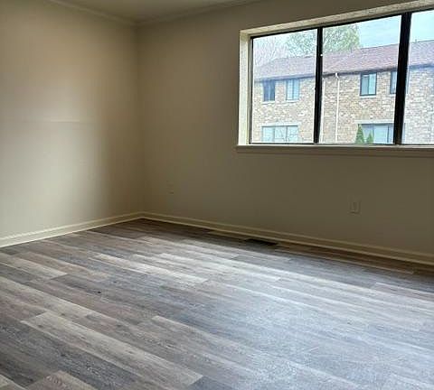 4th image of 6976 Knighthood Ln