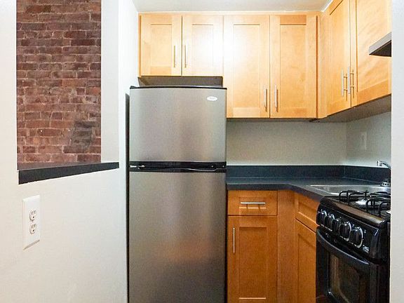 3rd image of 305 E 94th St APT 4F