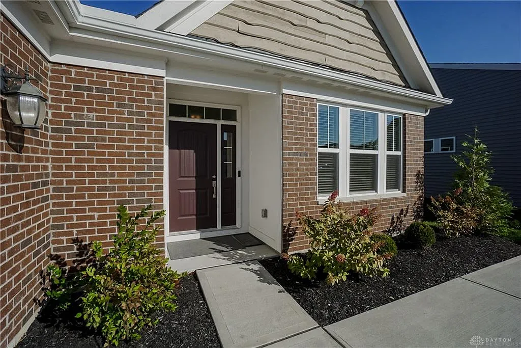 3 bed, 3.0 bath, 2600 sqft, $3,195 — Photo 3