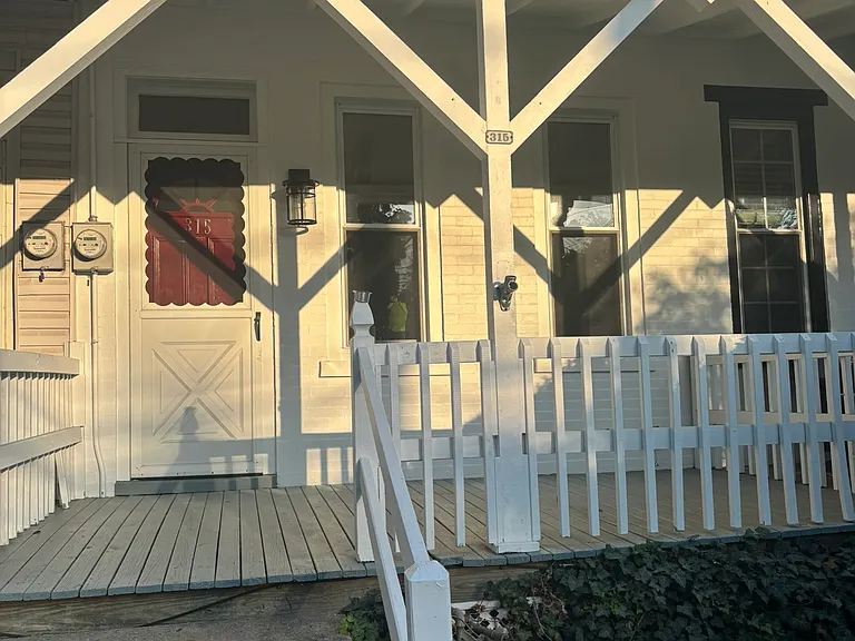315 N Orange St — Photo 2