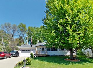 2711 Arnold Dr, Marshalltown, IA 50158