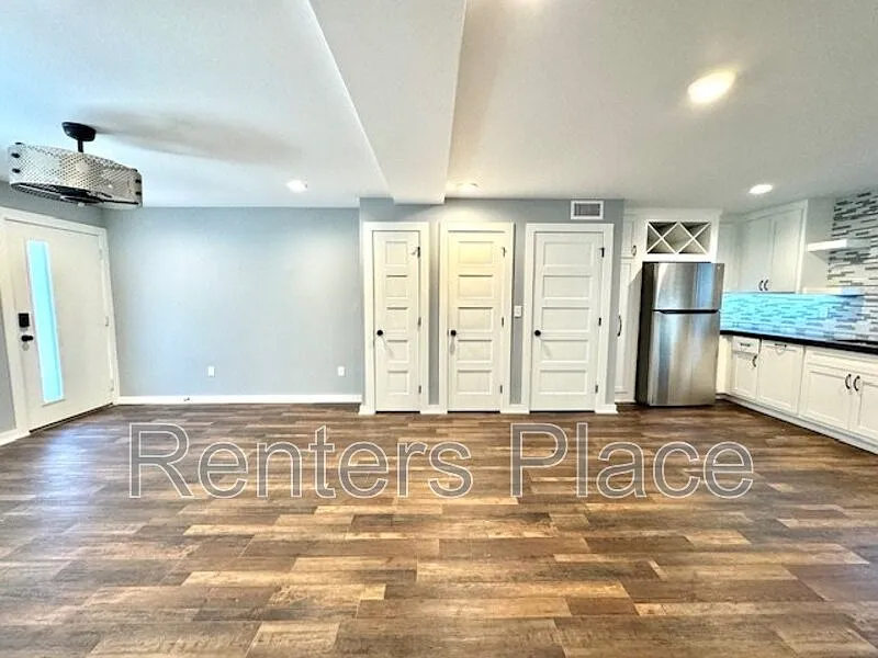 2 bed, 1.0 bath, 1000 sqft, $1,195 — Photo 2