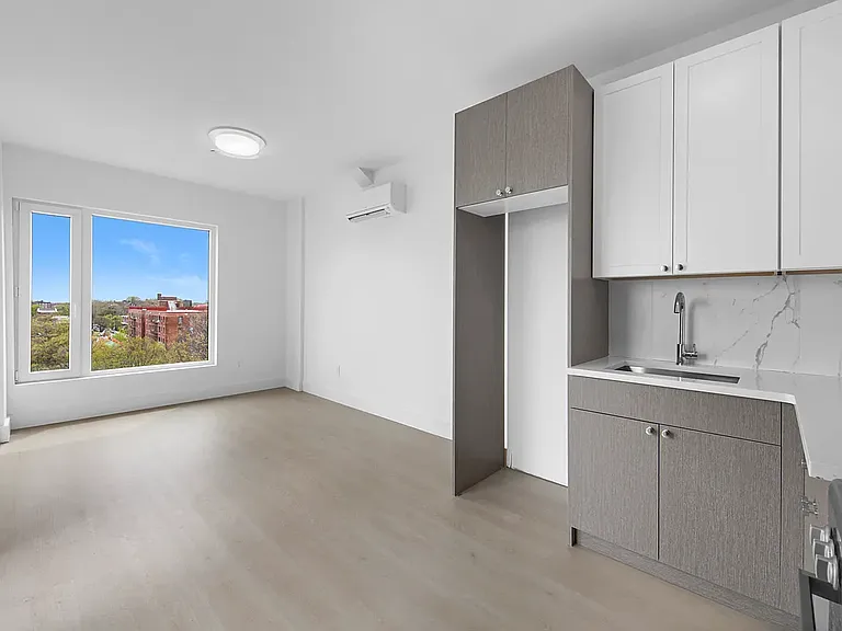 837 Maple St #6R — Photo 3
