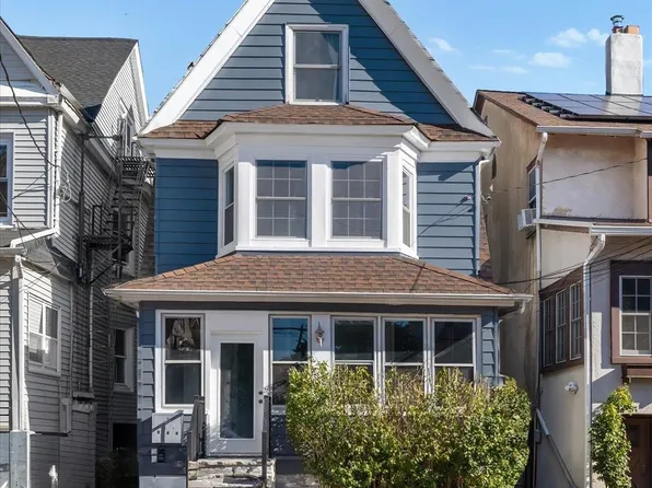 21 Valley Pl, Edgewater, NJ 07020