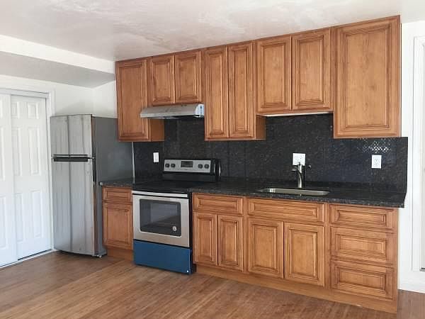2nd image of 15641 Seifert Ave