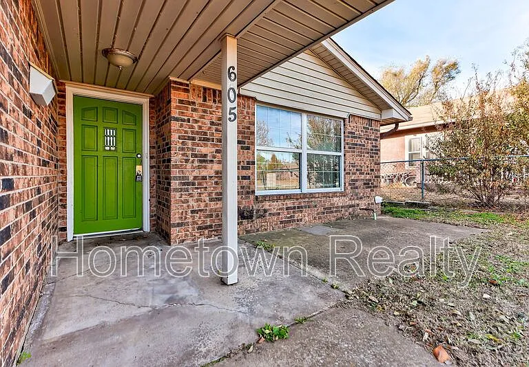 605 W Clarke St — Photo 5